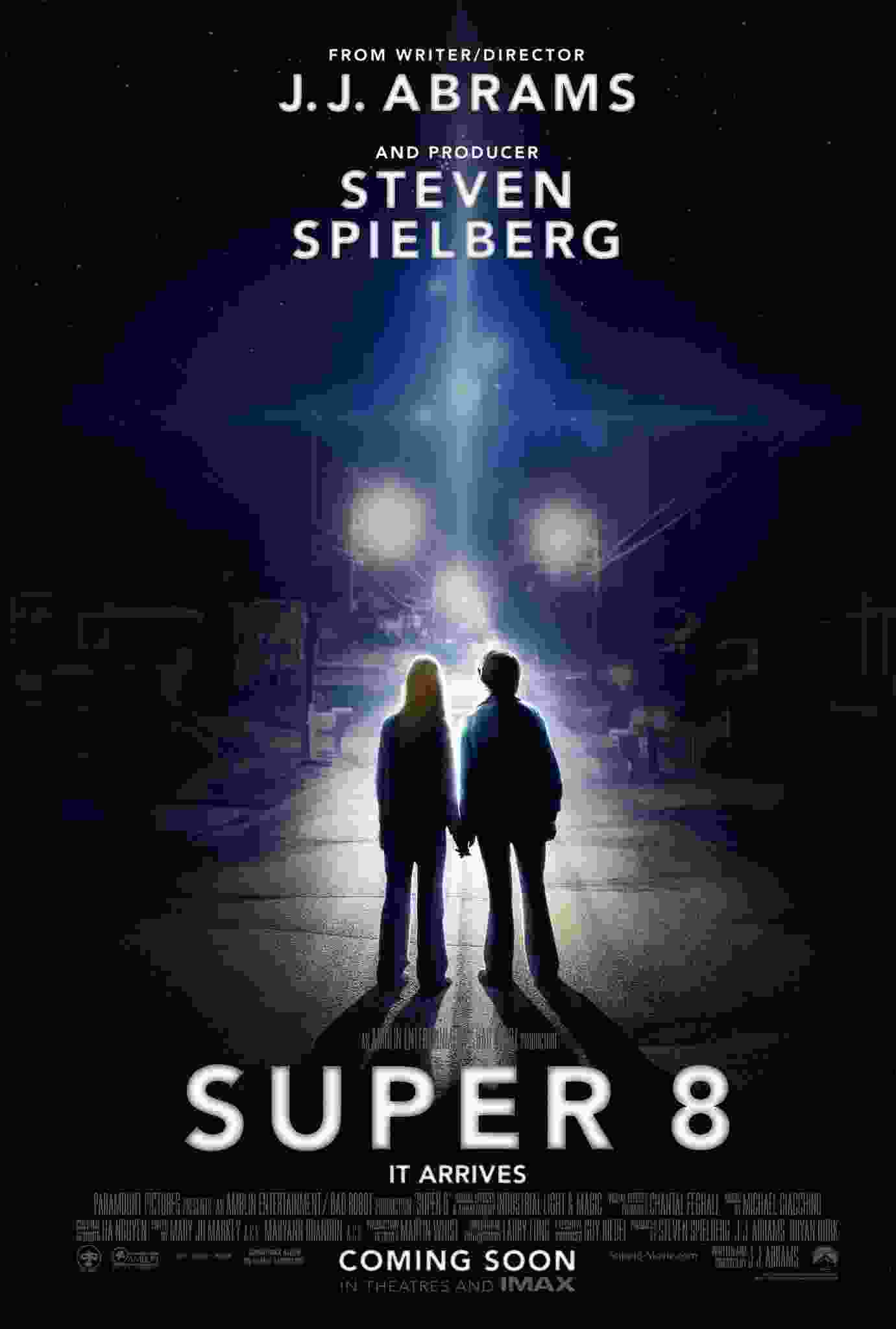 Super 8 (2011) vj Junior Elle Fanning